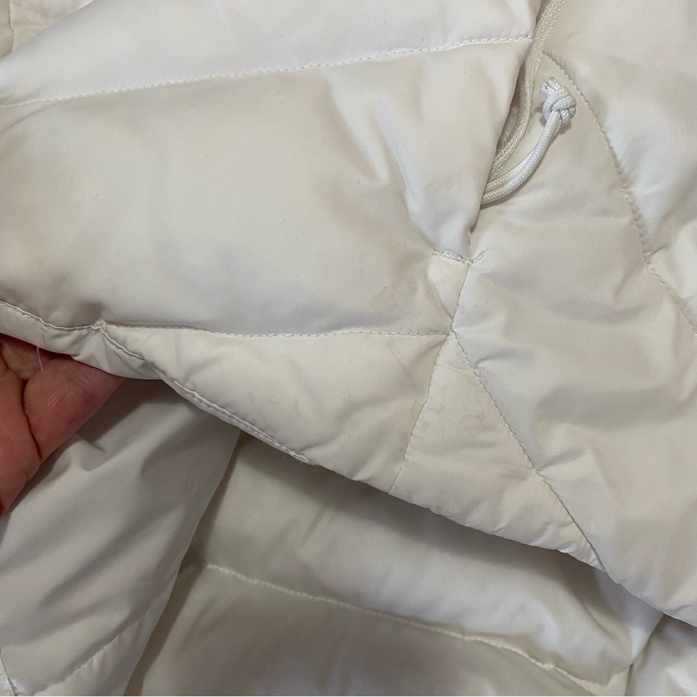 The North Face women’s white 550 down quilted vest - Picture 8 of 15